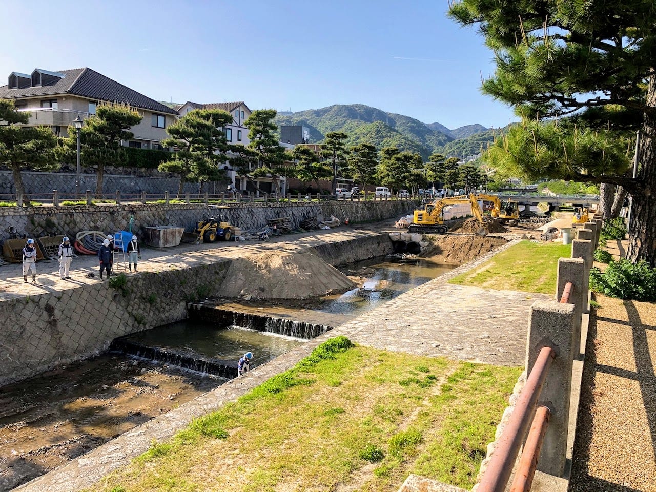 芦屋川の護岸工事は5月25日までらしい 完全週休2日でがんばってる 芦屋つーしん